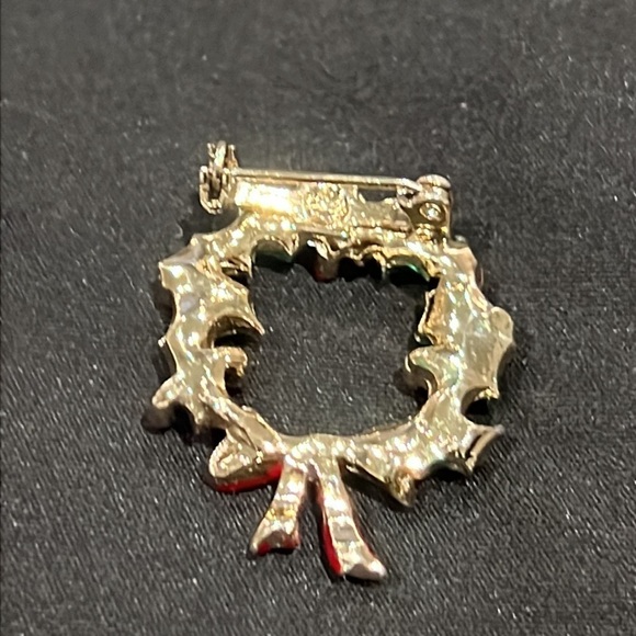 Vintage Christmas holly brooch. - Picture 2 of 2